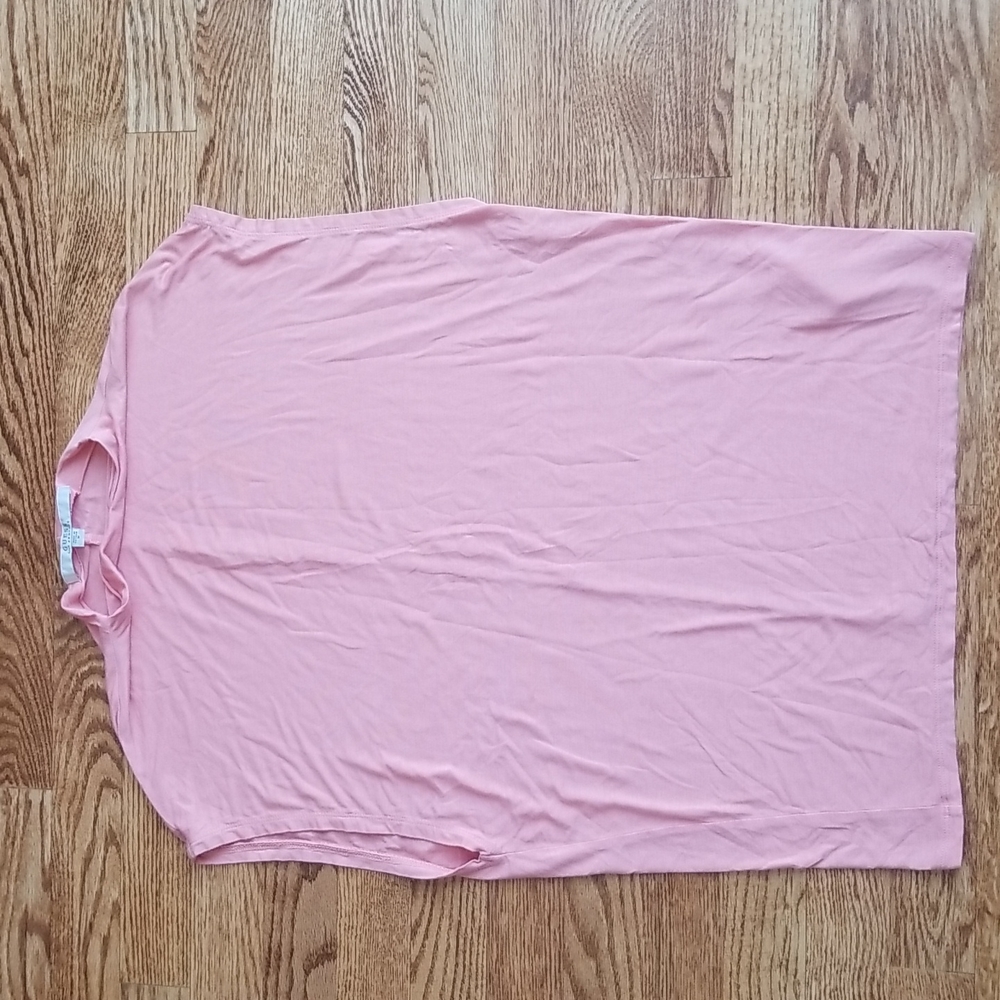 (M) Guess Los Angeles Rayon/Viscose Blend Loose Flowy Soft Top